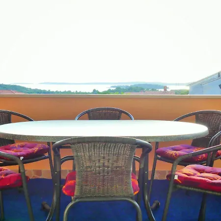 Sea View & Comfort Apartment Pula